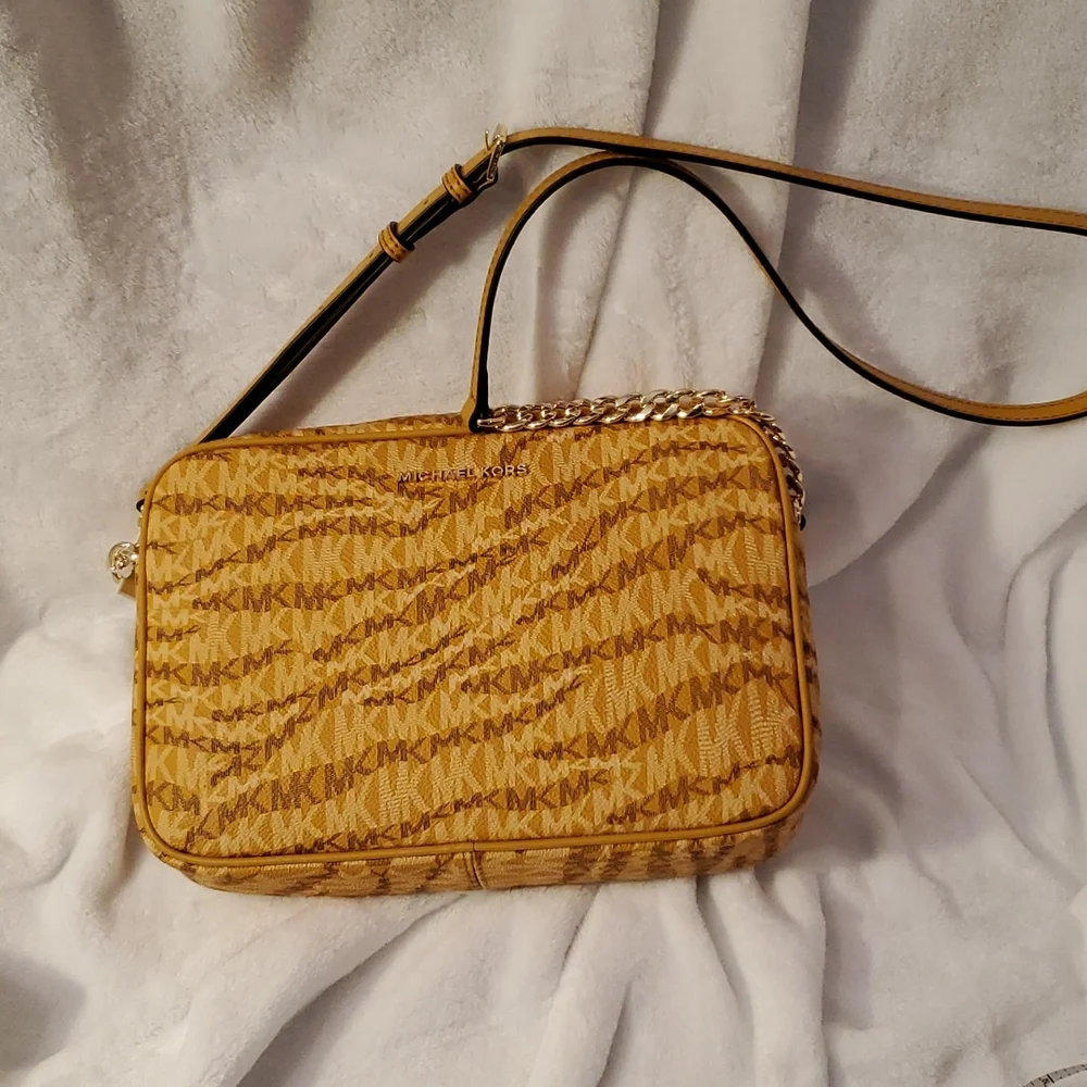 SOLD 🌟 NEW 🌟 Michael Kors Lg Jet Set Crossbody Bag - Picture 8 of 9
